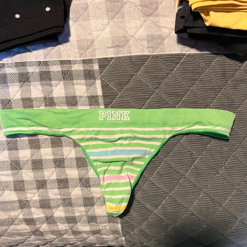 Vintage Victoria’s Secret pink seamless thong 2005